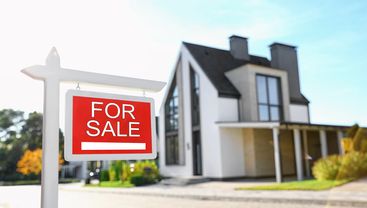 親の家を売却する方法は？留意点や税金面を解説！ |  不動産売却